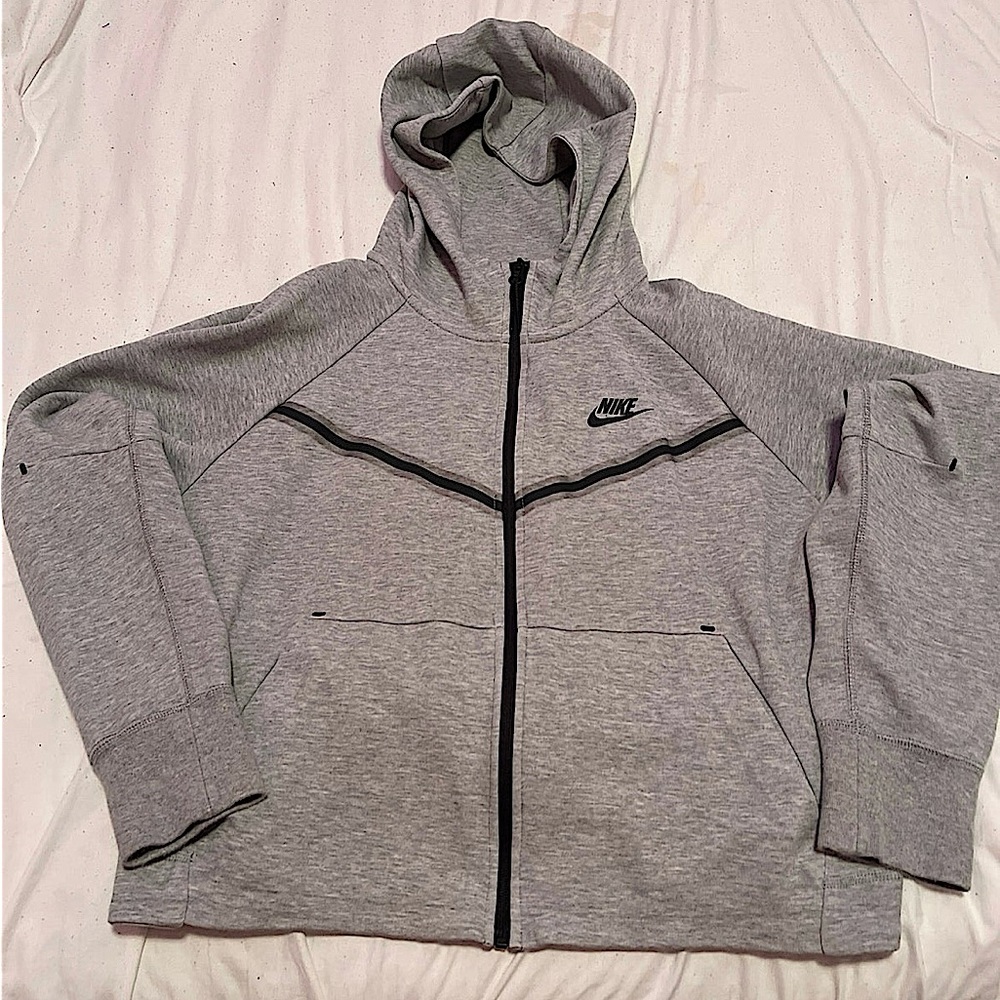 Nike tech fleece jacket(Womens Fleece Windrunner)